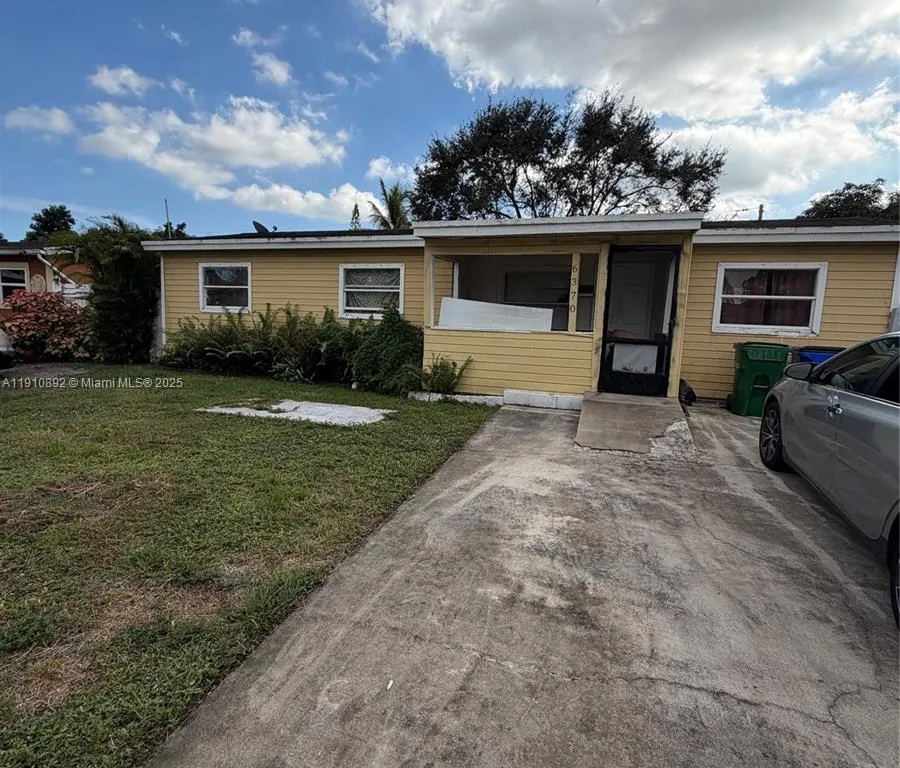 6370 SW 1st St, Margate FL 33068