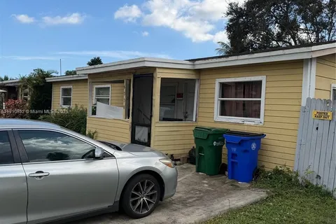 6370 SW 1st St, Margate FL 33068