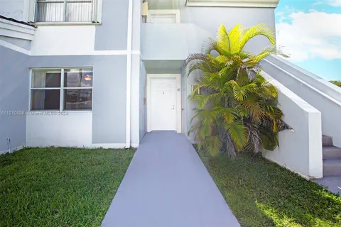 8660 SW 212th St # 101, Cutler Bay FL 33189