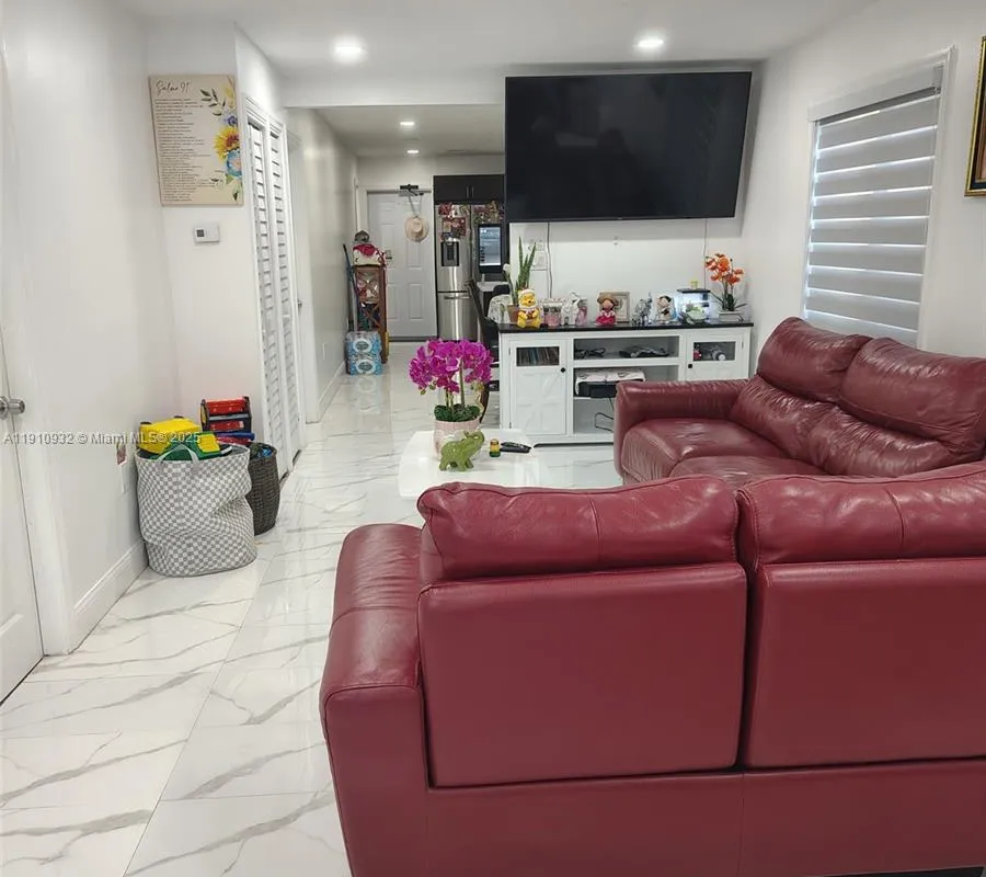 320 NW 2nd St, Florida City FL 33034