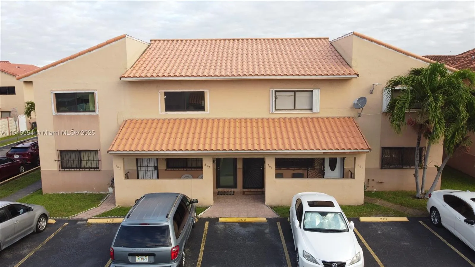 7801 W 29th Way # 102, Hialeah FL 33018