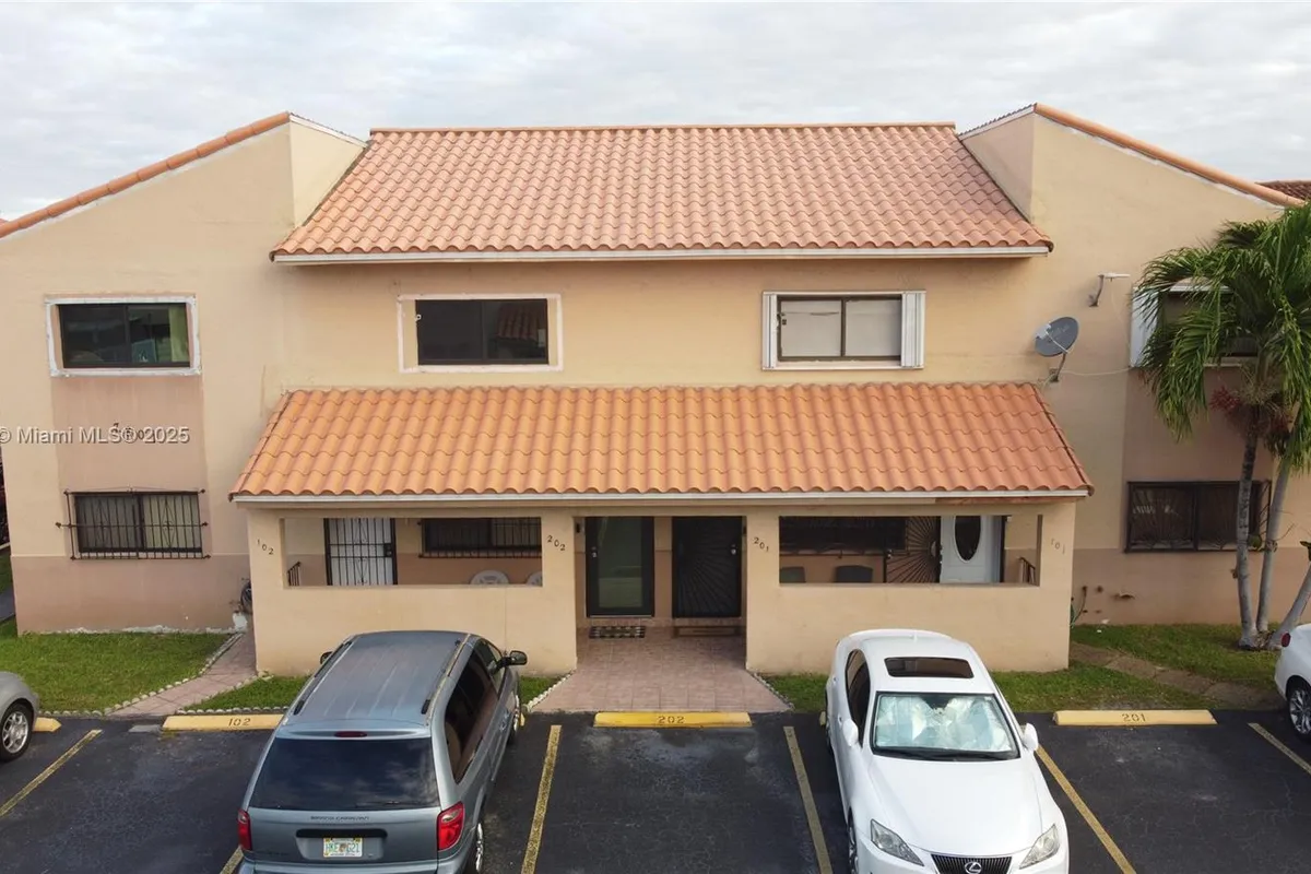 7801 W 29th Way # 102, Hialeah FL 33018