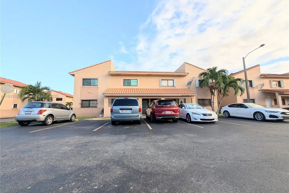 7801 W 29th Way # 102, Hialeah FL 33018