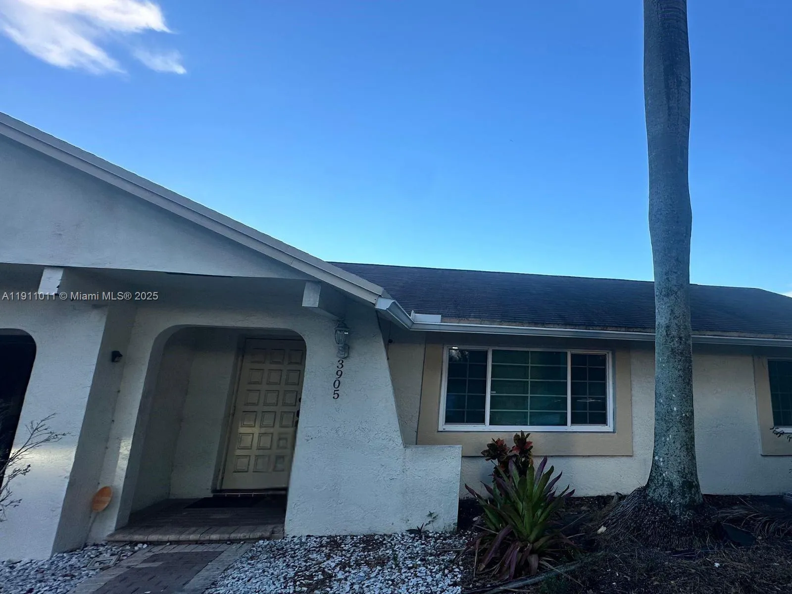 3905 E Woodscape Dr, Miramar FL 33023