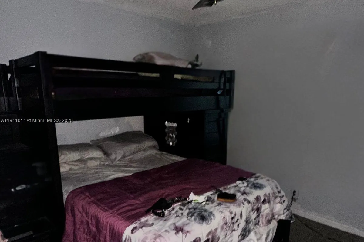 3905 E Woodscape Dr, Miramar FL 33023