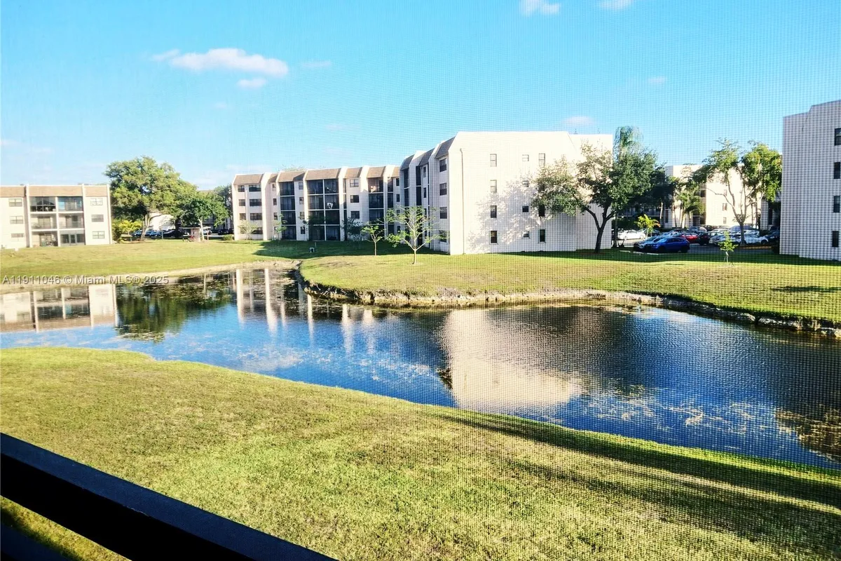 10442 Sunrise Lakes Blvd # 203, Sunrise FL 33322