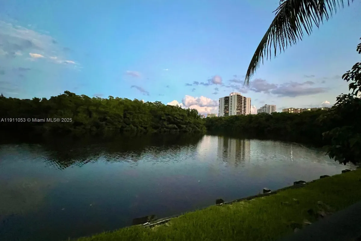 20825 NE 32nd Pl, Aventura FL 33180