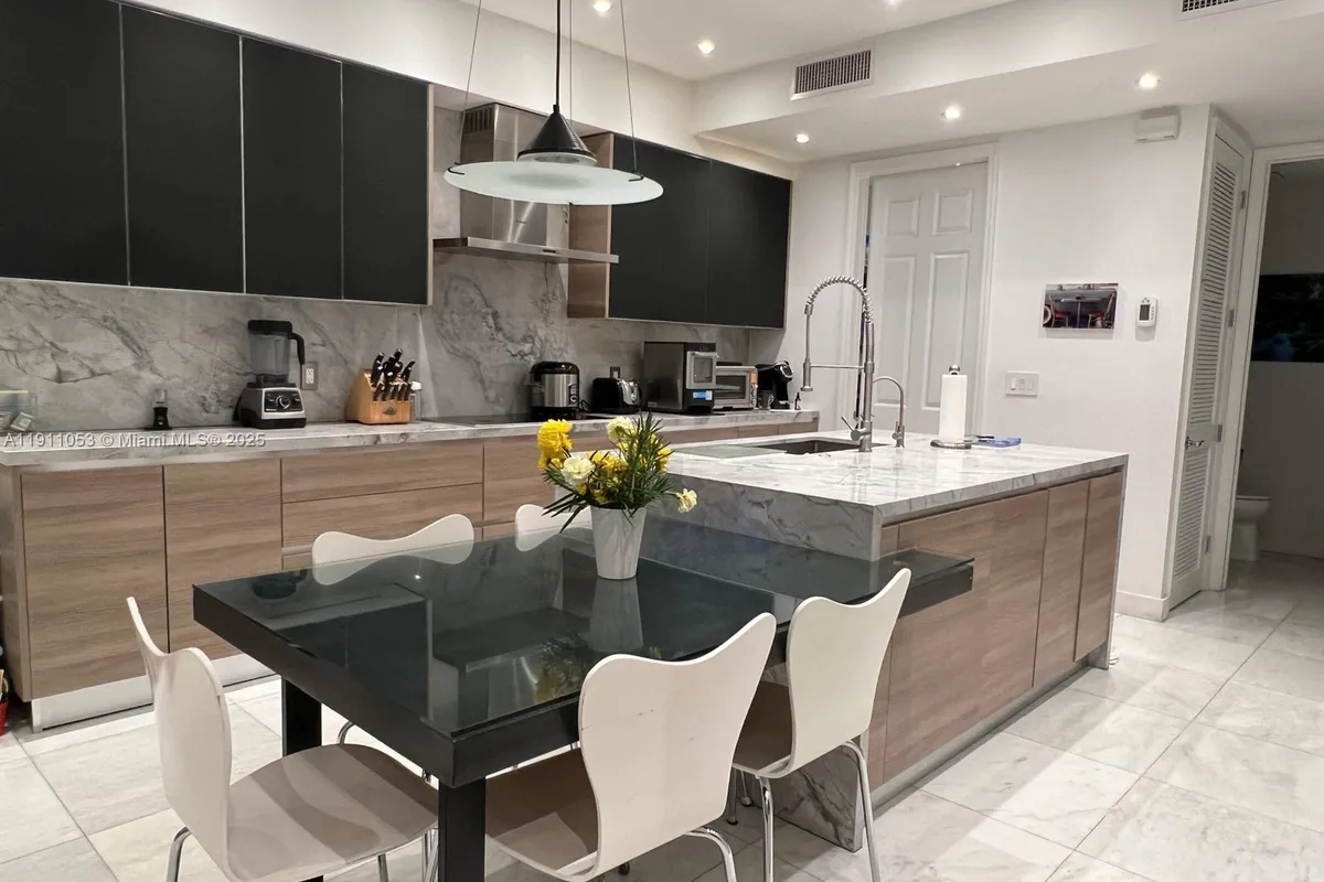 20825 NE 32nd Pl, Aventura FL 33180