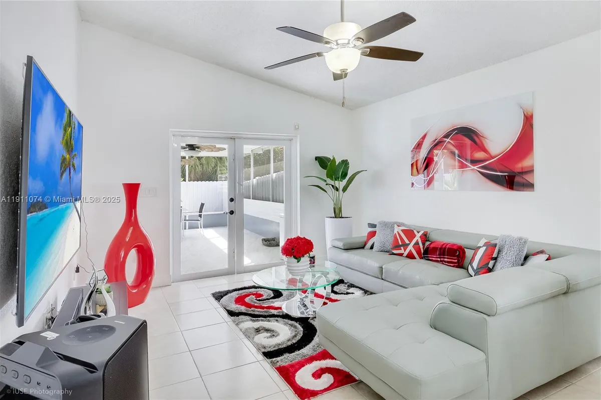 471 SW 203rd Ave, Pembroke Pines FL 33029