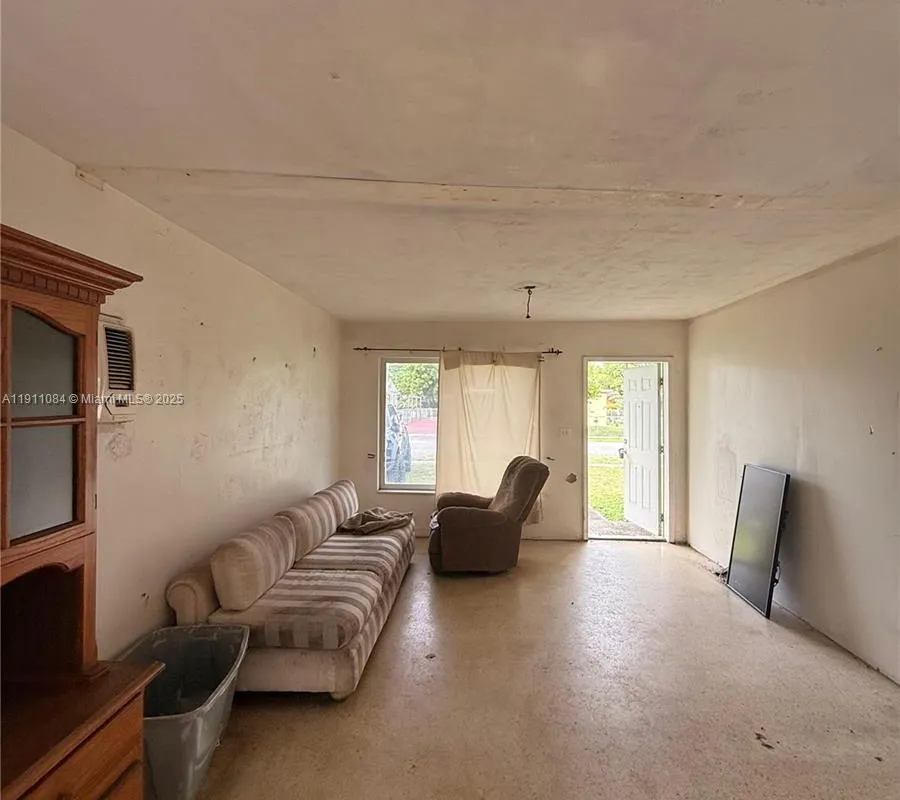 1110 NW 129th St, North Miami FL 33168