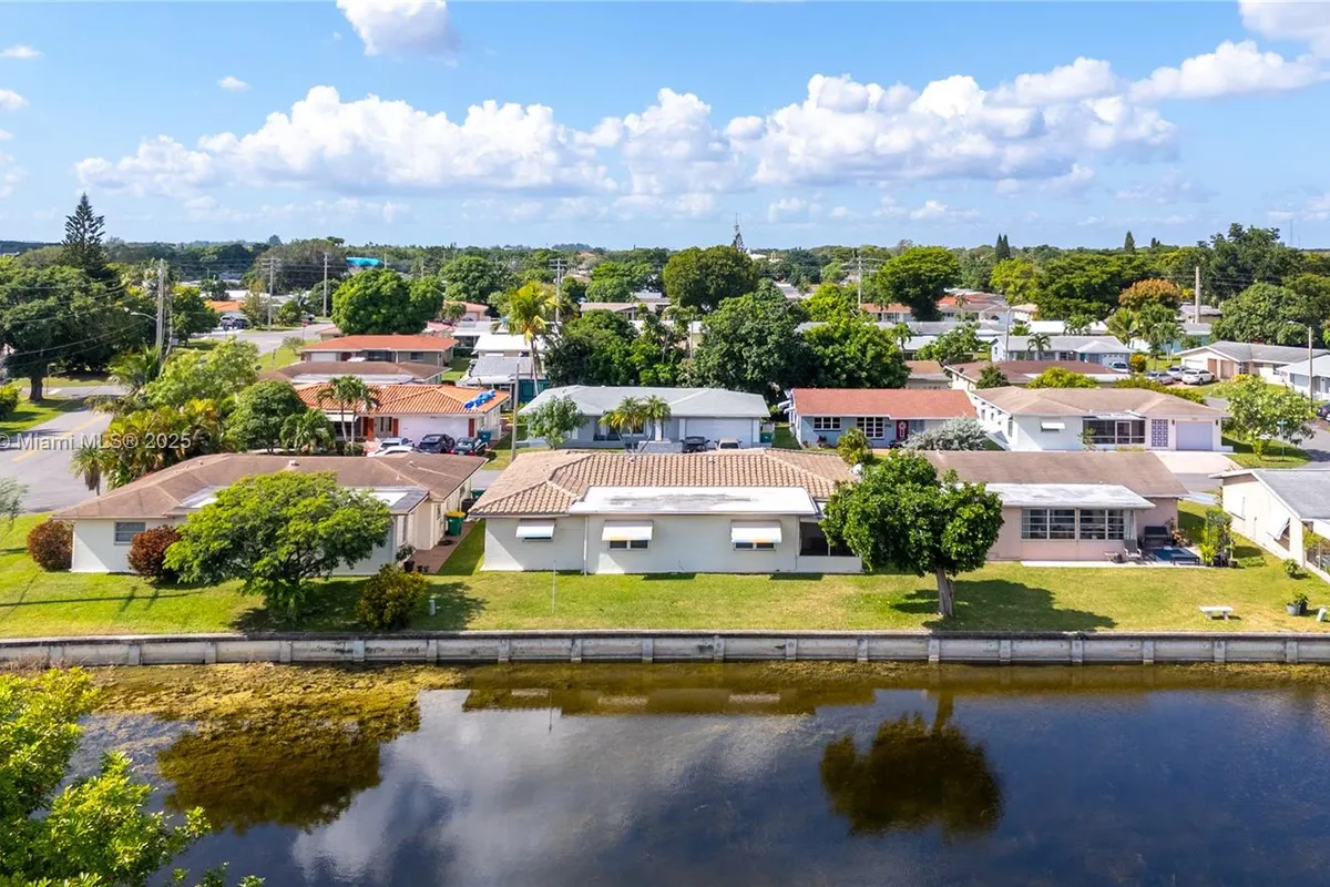 6102 NW 68th Ter, Tamarac FL 33321