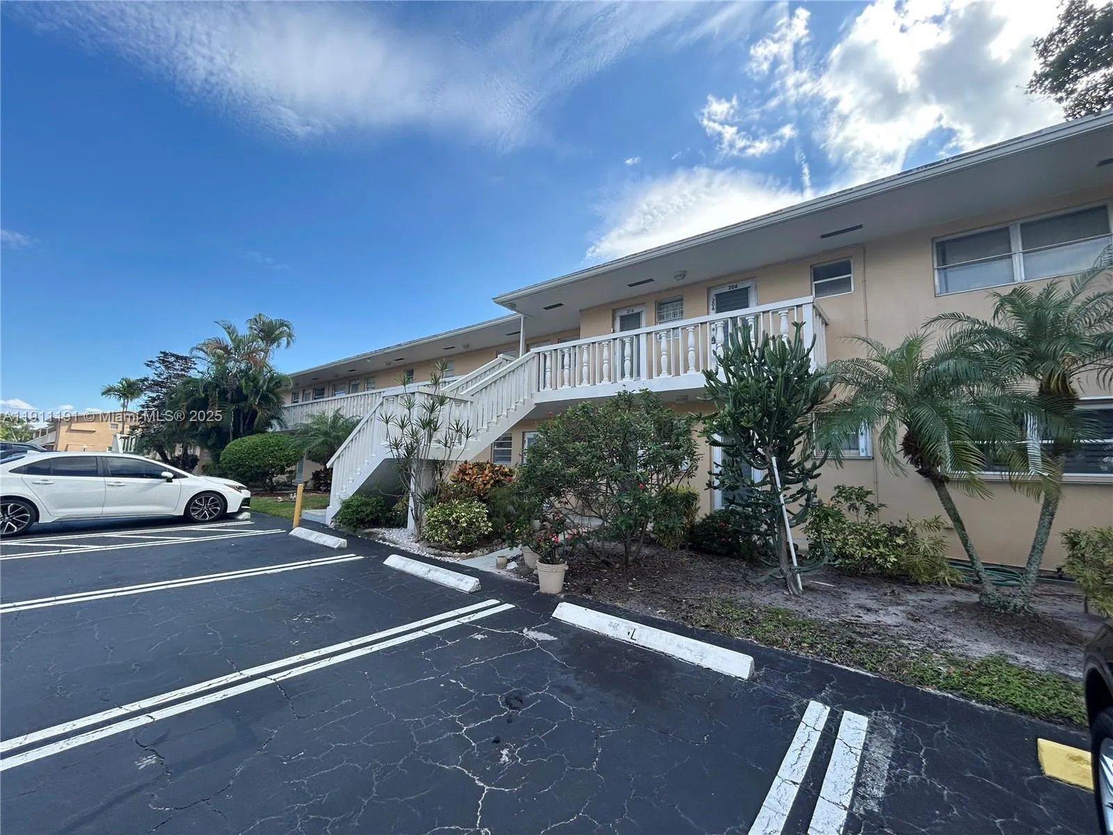 2112 NE 1st Way # 203, Boynton Beach FL 33435