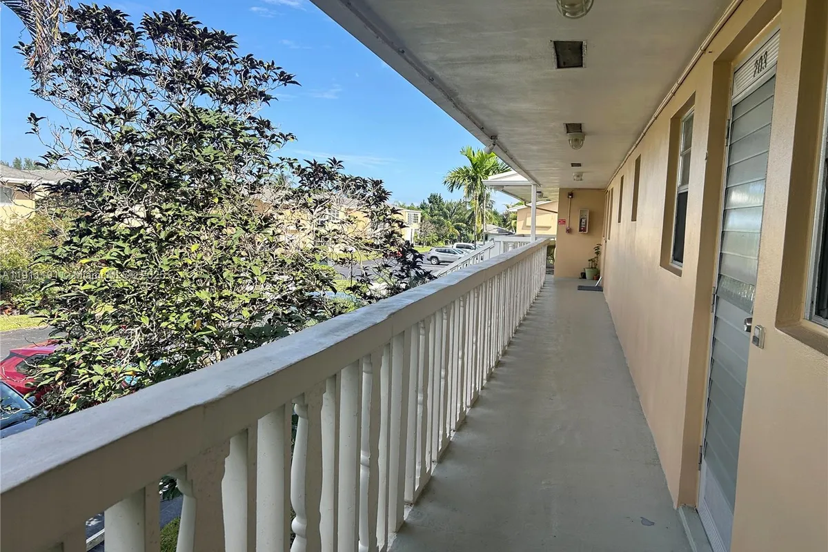 2112 NE 1st Way # 203, Boynton Beach FL 33435