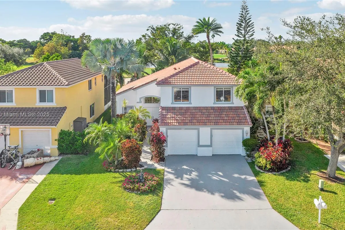 8117 Pelican Harbour Dr, Lake Worth FL 33467