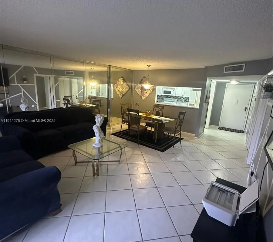 4158 Inverrary Dr # 405, Lauderhill FL 33319