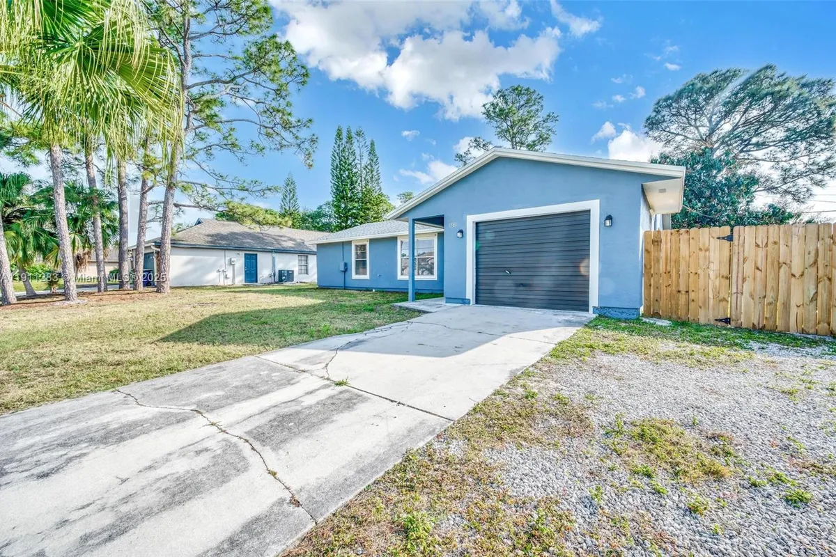 1581 SE Sutton St, Port St. Lucie FL 34983