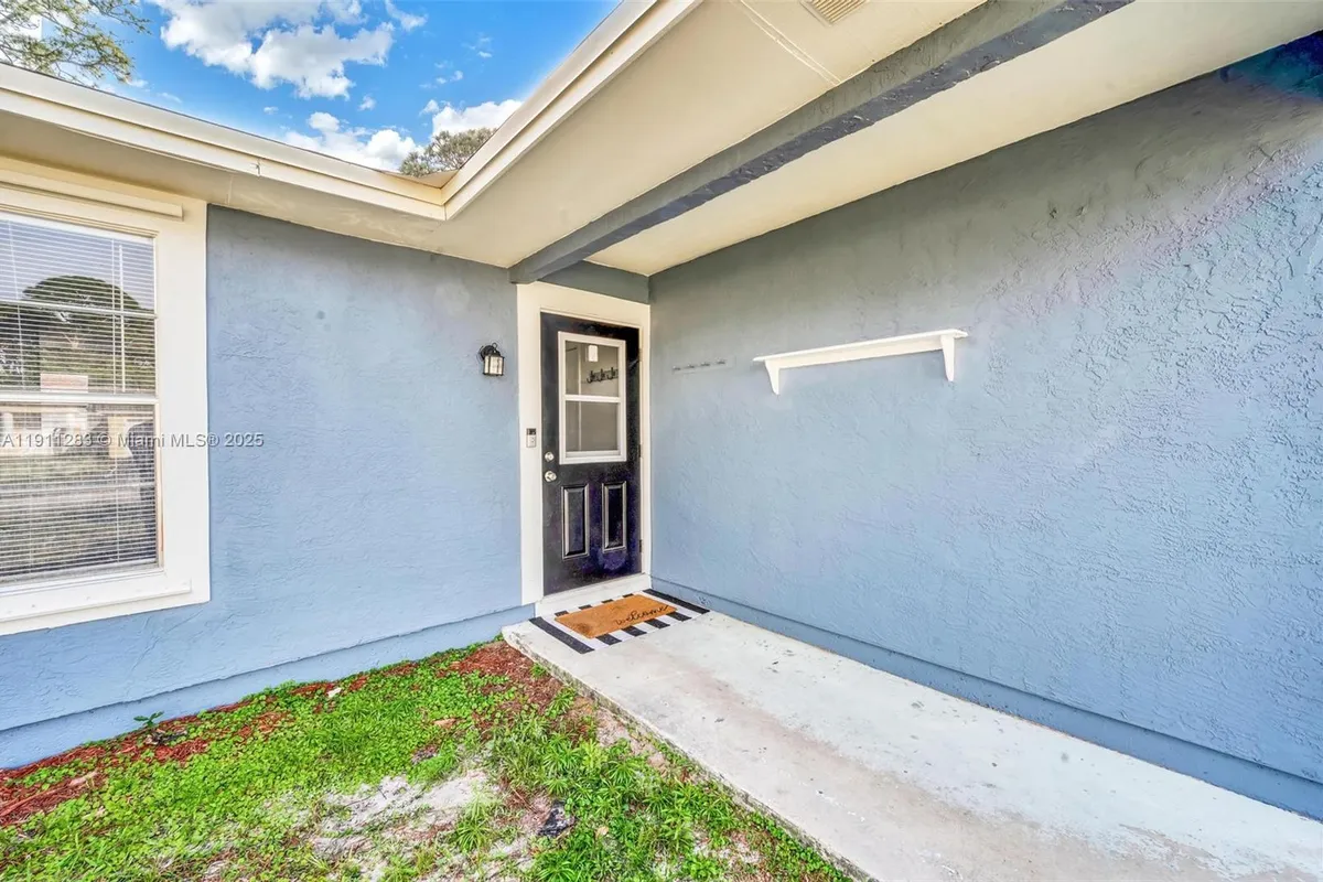 1581 SE Sutton St, Port St. Lucie FL 34983