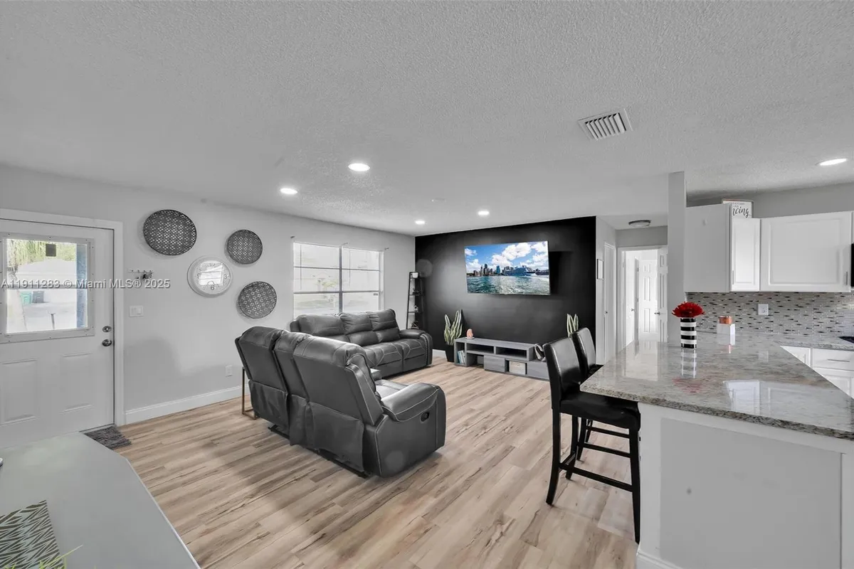 1581 SE Sutton St, Port St. Lucie FL 34983