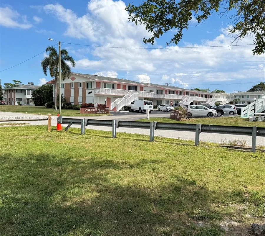 2286 lake Osborne dr # 16, Lake Worth FL 33461