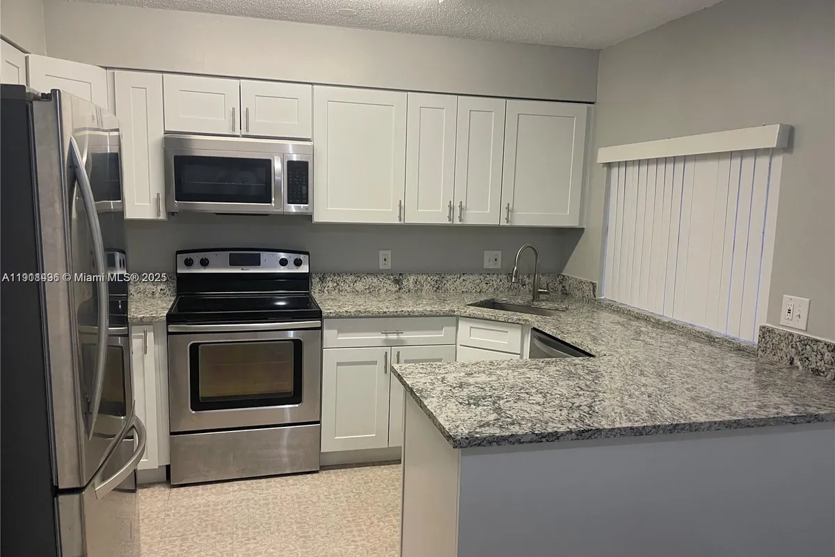 4513 Treehouse Ln # 11C, Tamarac FL 33319