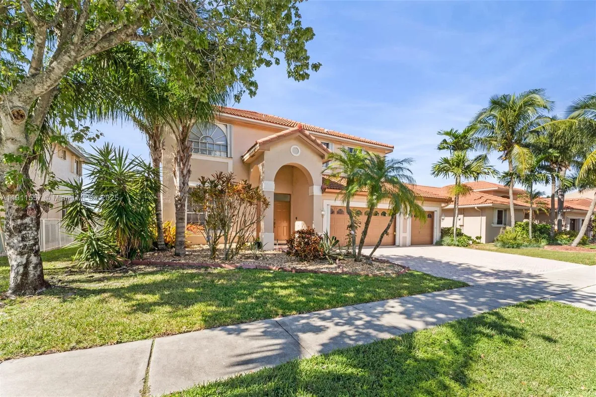 1008 NW 180th Ave, Pembroke Pines FL 33029