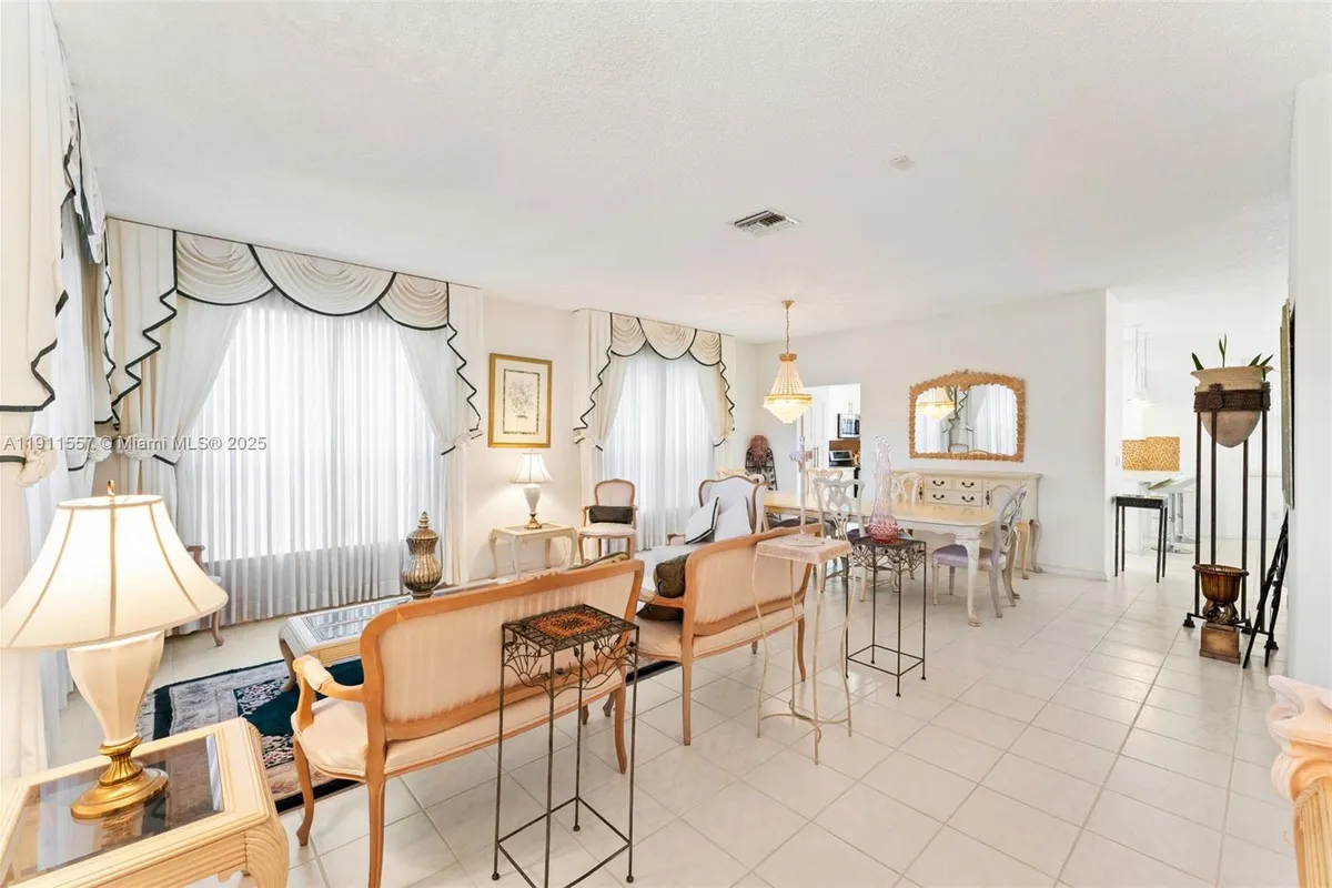 1008 NW 180th Ave, Pembroke Pines FL 33029