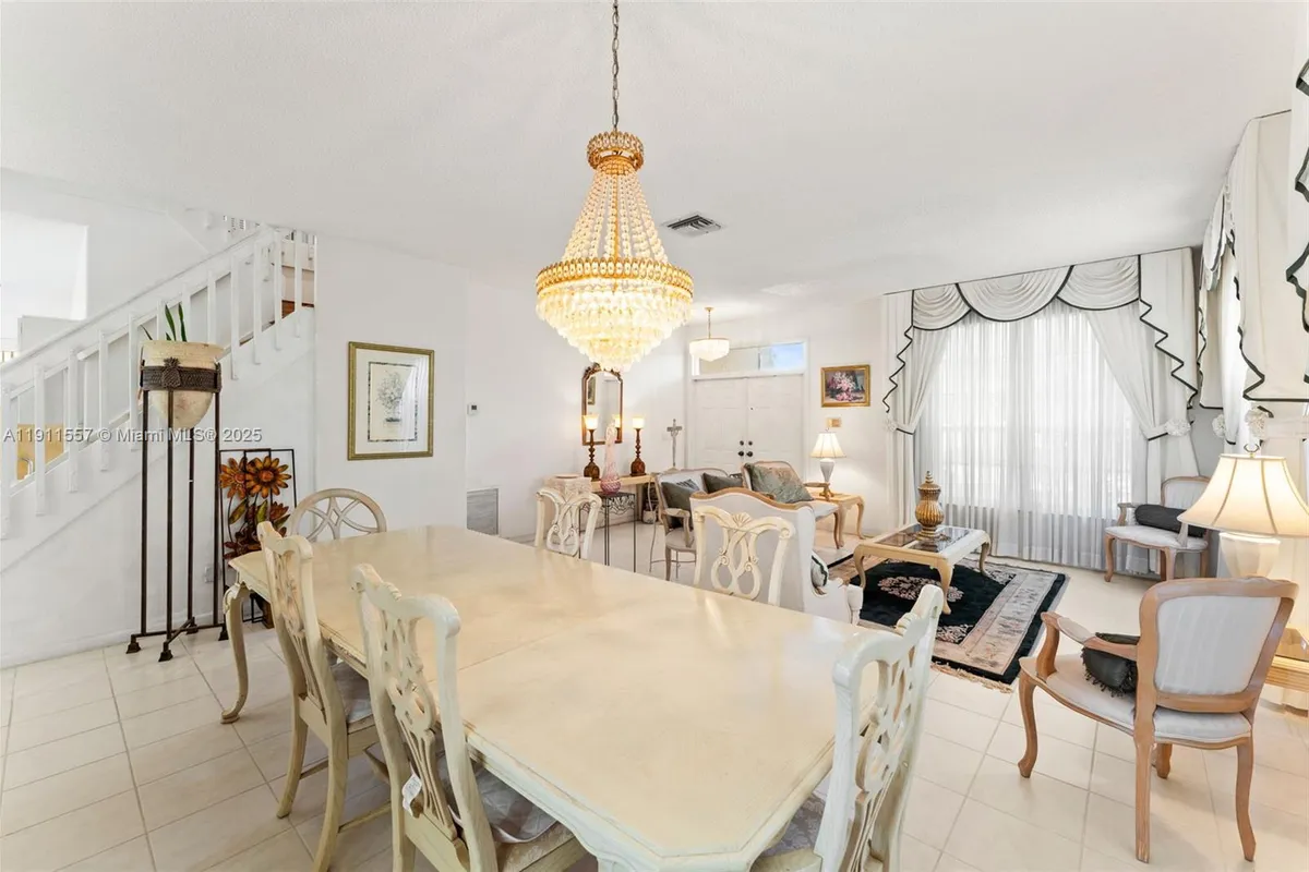 1008 NW 180th Ave, Pembroke Pines FL 33029