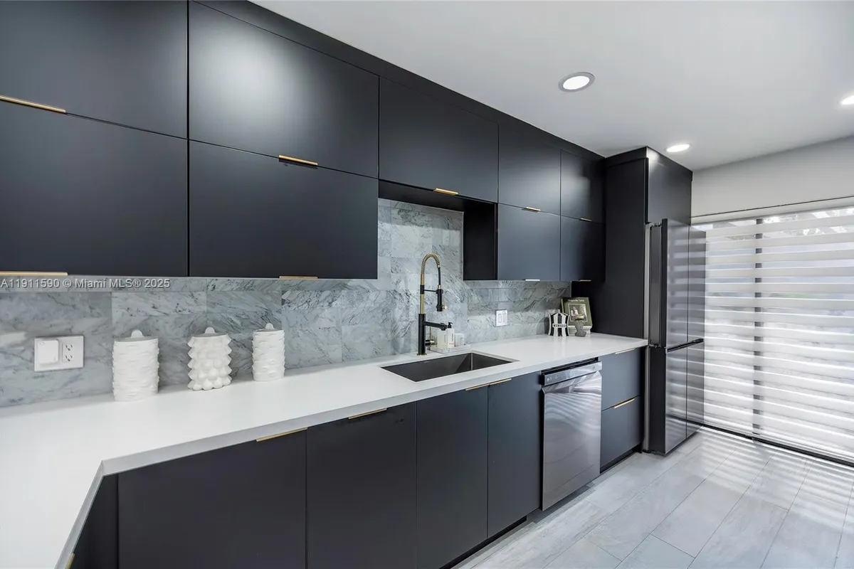 9673 NW 16th Ct, Pembroke Pines FL 33024