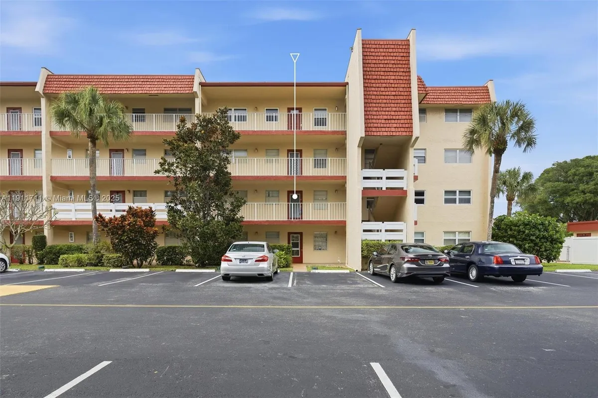 1035 Country Club Dr # 208, Margate FL 33063