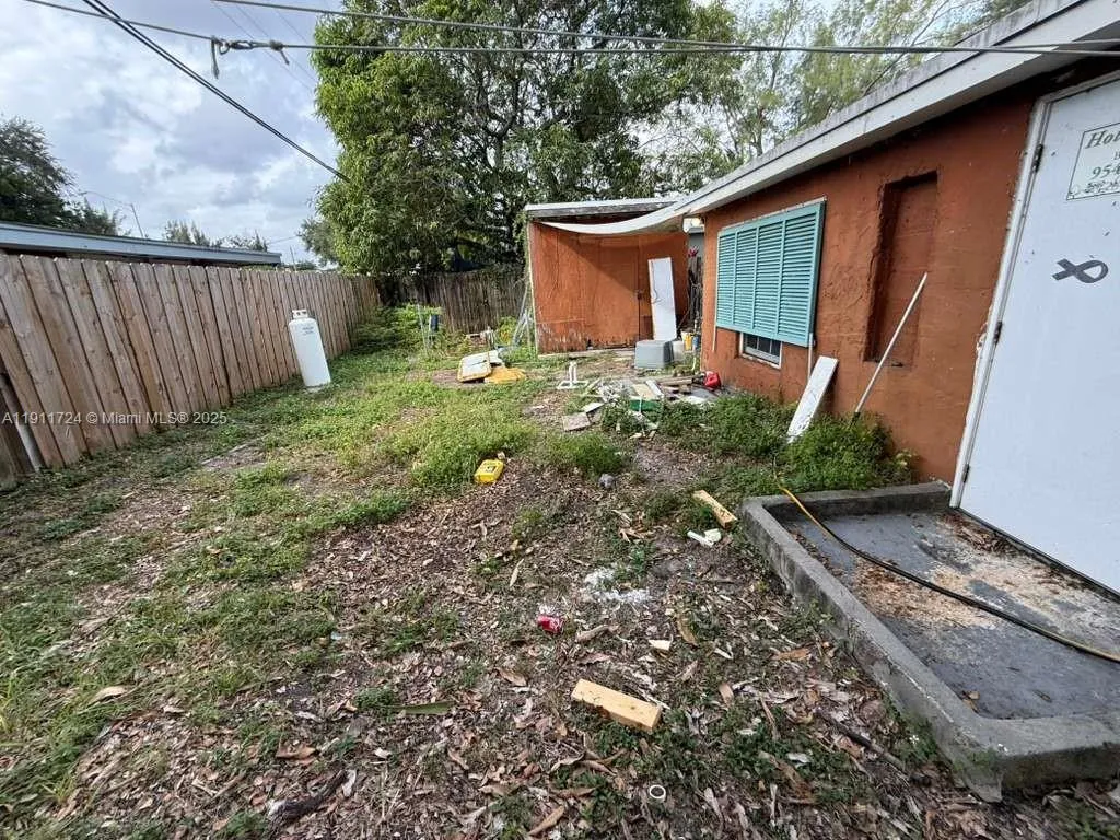 6036 SW 40th Ct, Miramar FL 33023