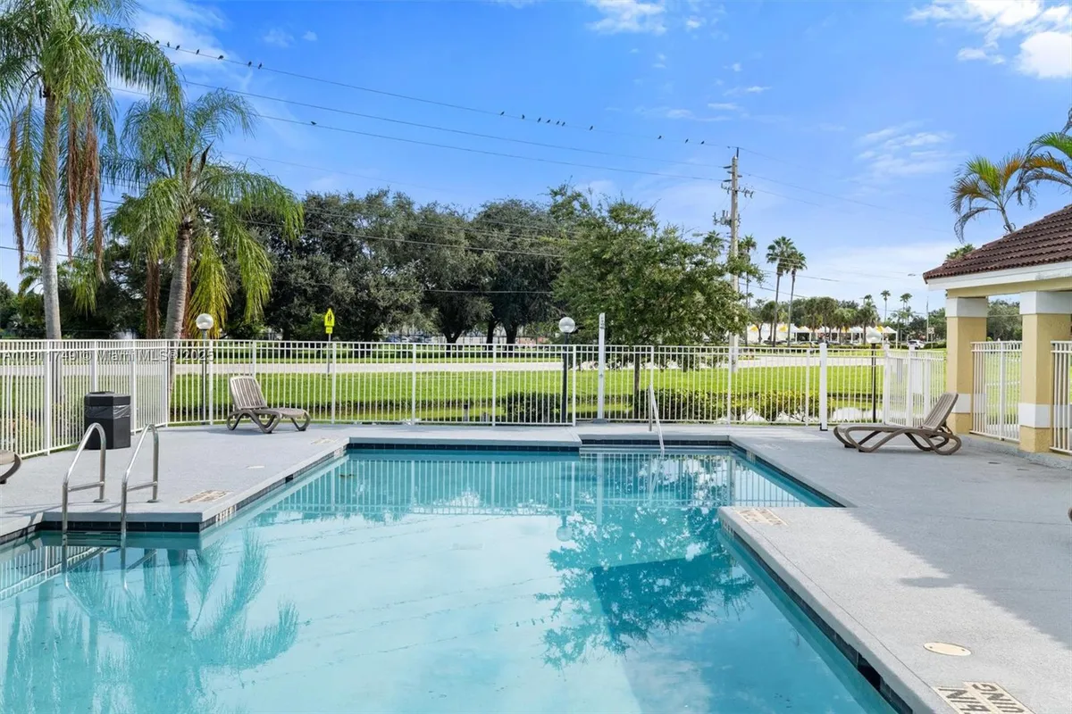 12730 Vista Isles Dr # 828, Sunrise FL 33325