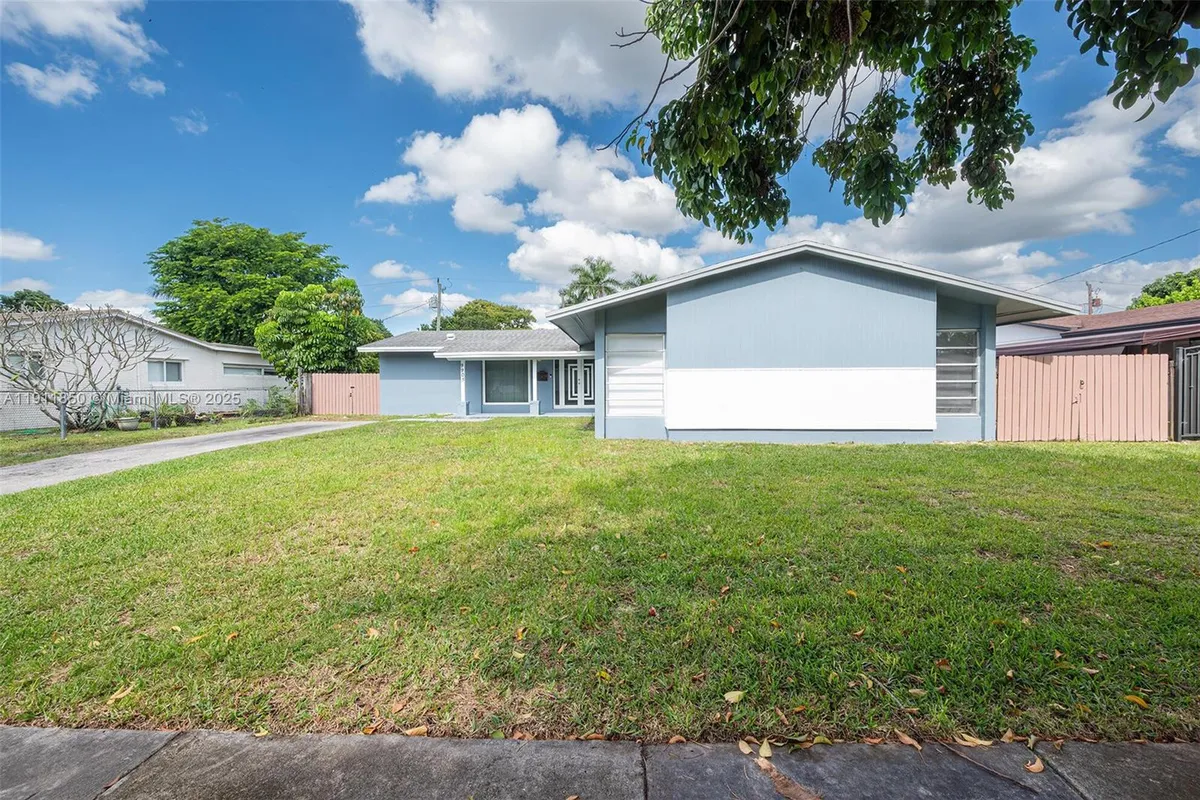 9905 SW 196th St, Cutler Bay FL 33157