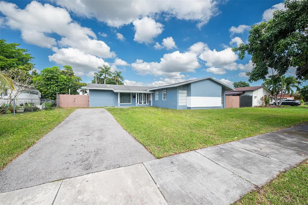 9905 SW 196th St, Cutler Bay FL 33157