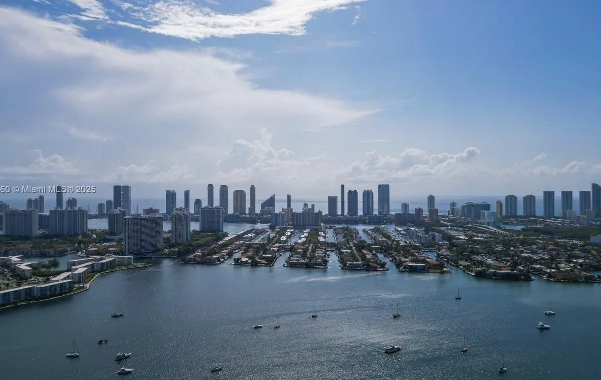 17111 SE Biscayne Blvd # 909, North Miami Beach FL 33160