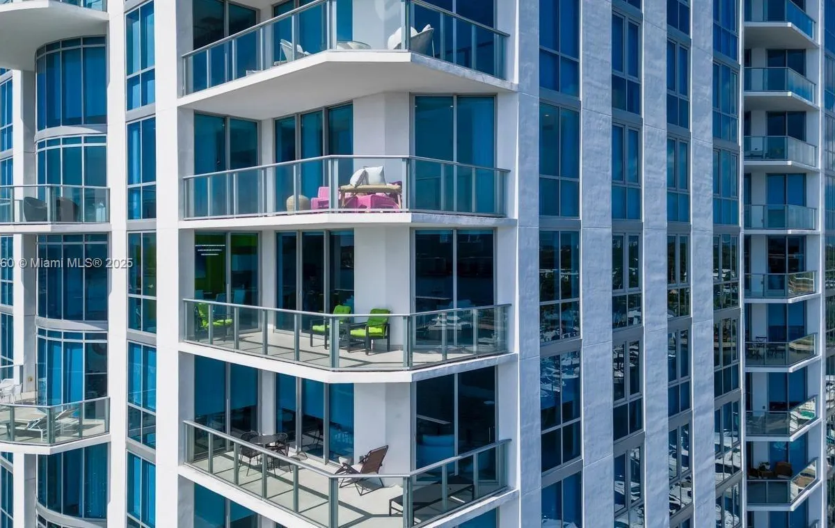 17111 SE Biscayne Blvd # 909, North Miami Beach FL 33160