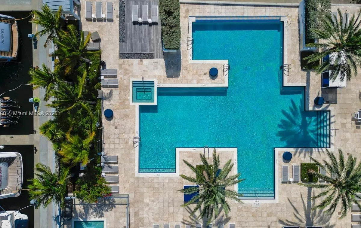 17111 SE Biscayne Blvd # 909, North Miami Beach FL 33160