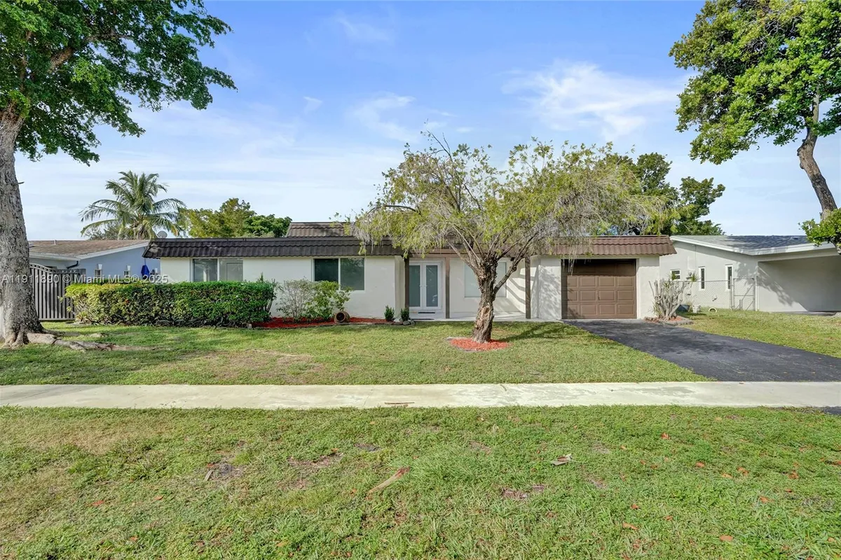 8109 NW 71st Ave, Tamarac FL 33321