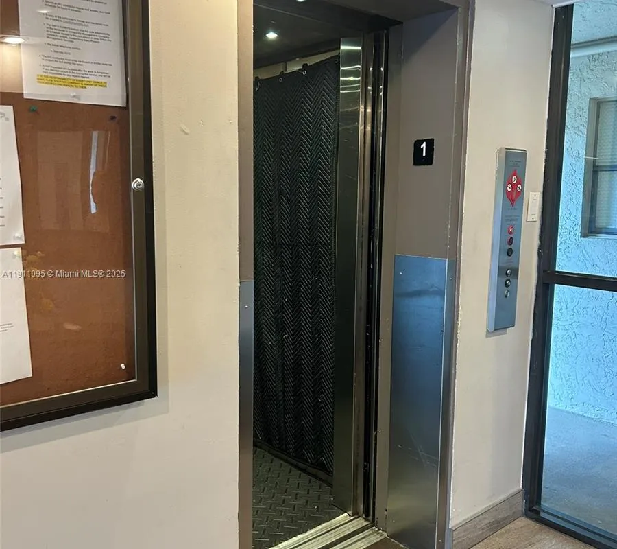 6200 NW 44th St # 312, Lauderhill FL 33319