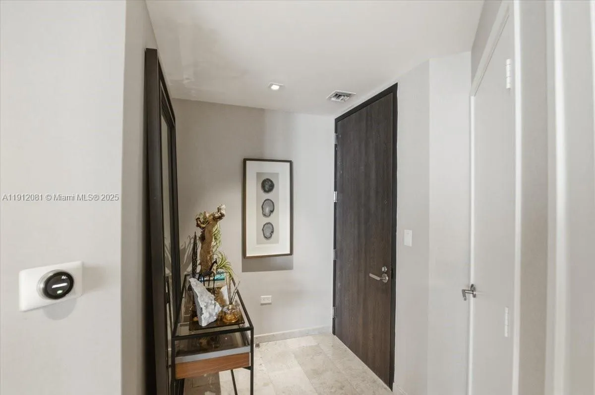 88 SW 7th St # 1111, Miami FL 33130