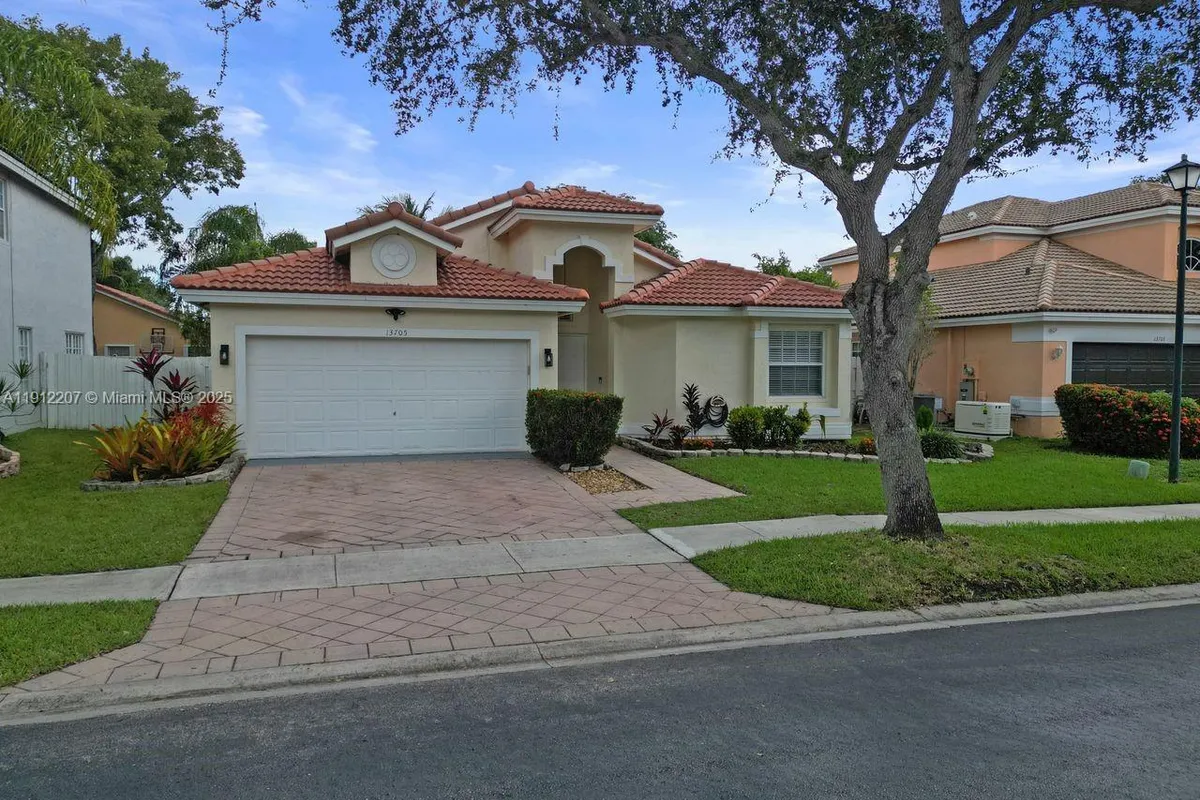 13705 NW 22nd St, Sunrise FL 33323