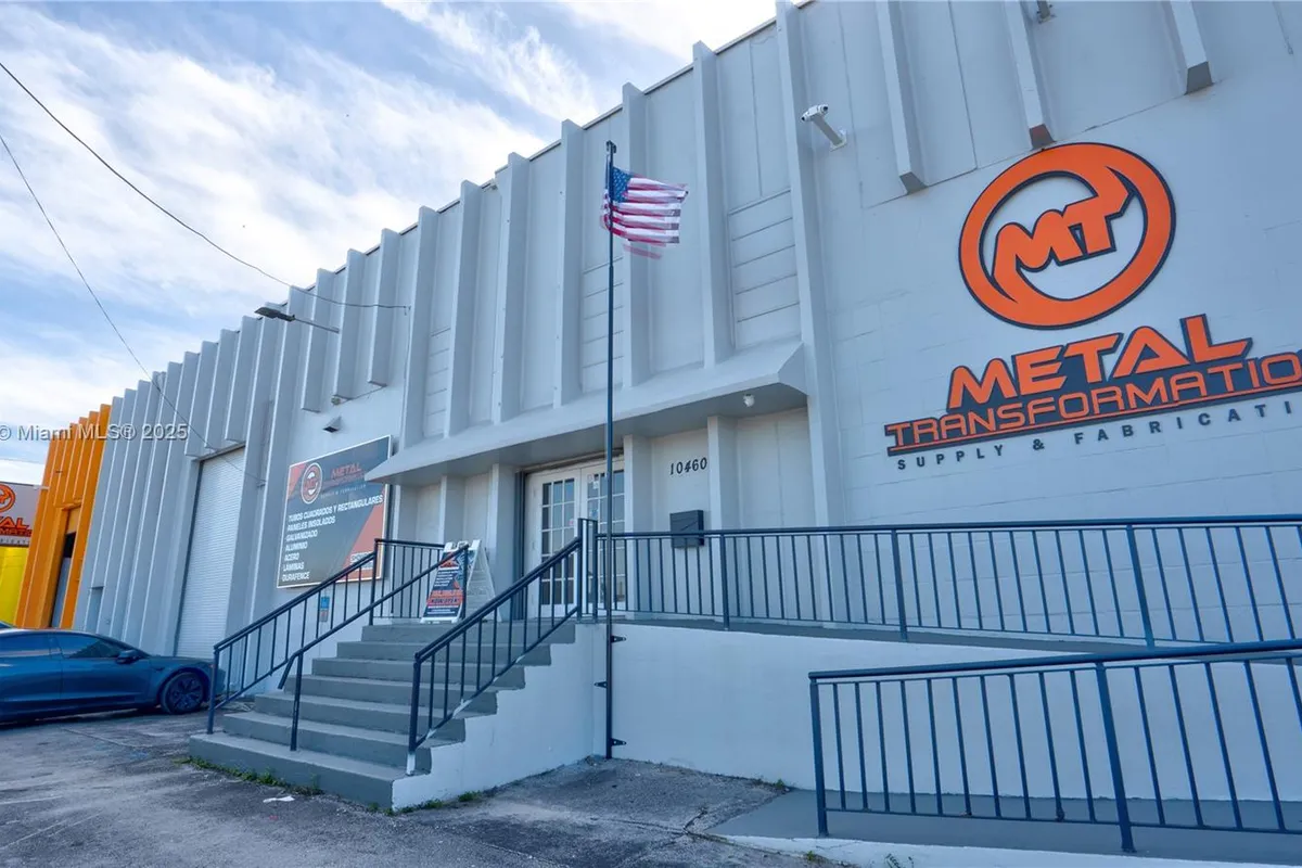 10890 Quail Roost Dr, Cutler Bay FL 33157