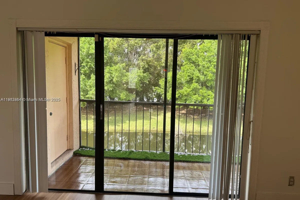 341 LAKEVIEW DR # 204, Weston FL 33326