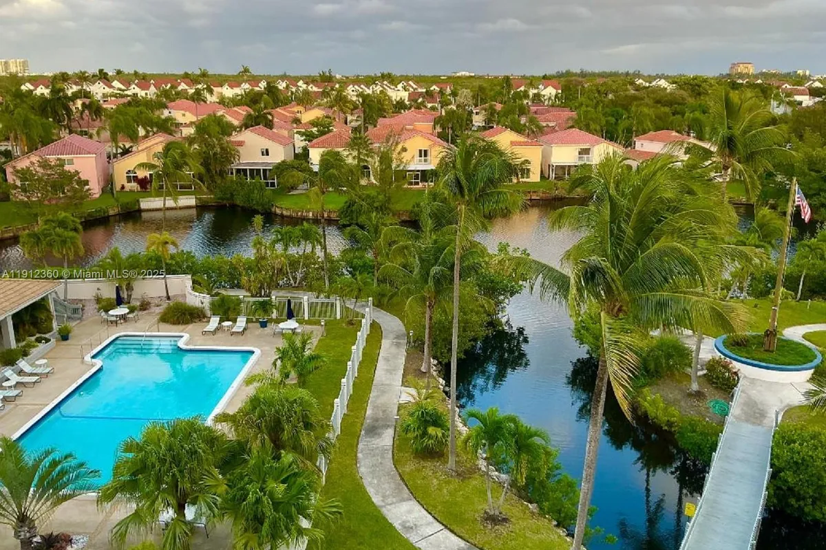 545 SE 12th St # 403, Dania Beach FL 33004