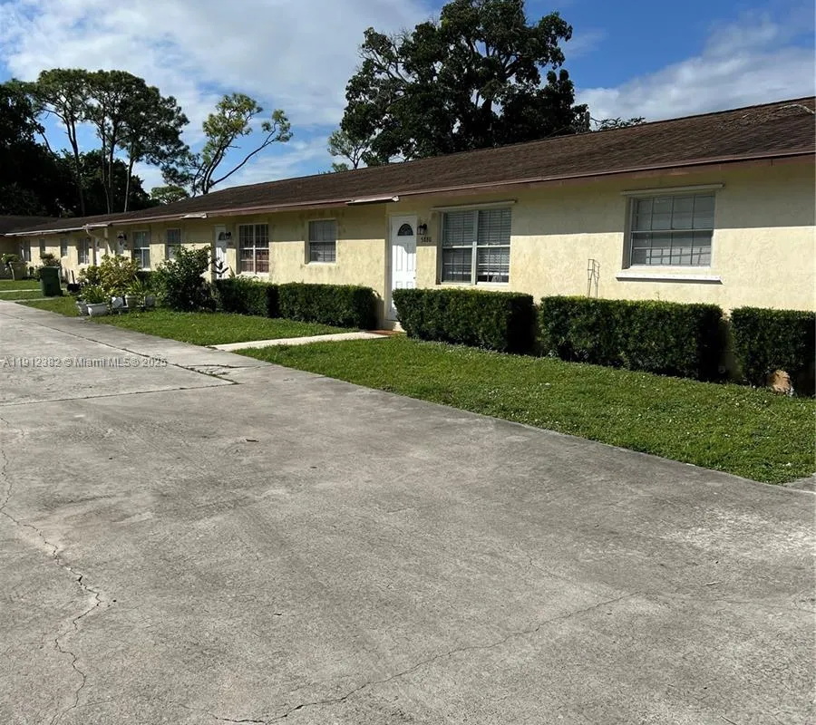 3880 Dale Rd, Palm Springs FL 33406