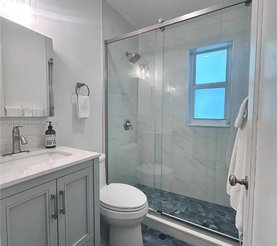 11208 NE 10 av, Biscayne Park FL 33161