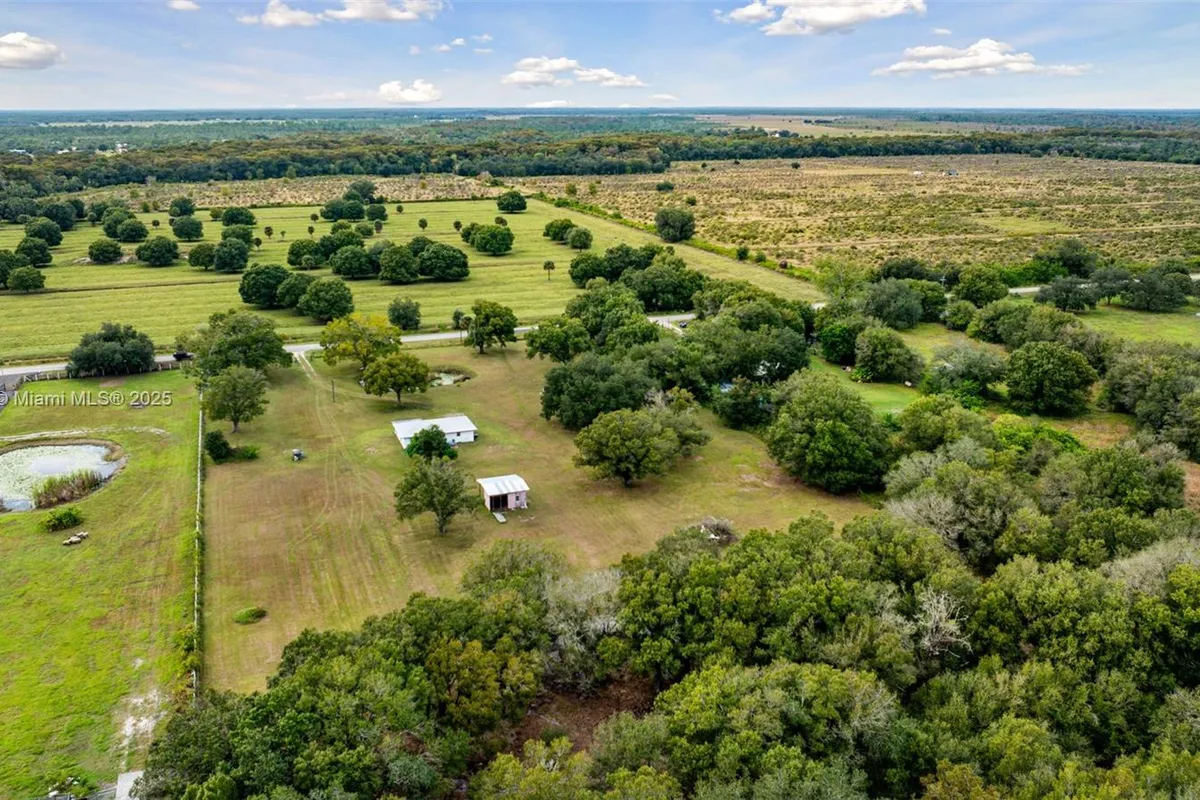 2404 SILVER LAKE RD, Other City - In The State Of Florida FL 33935