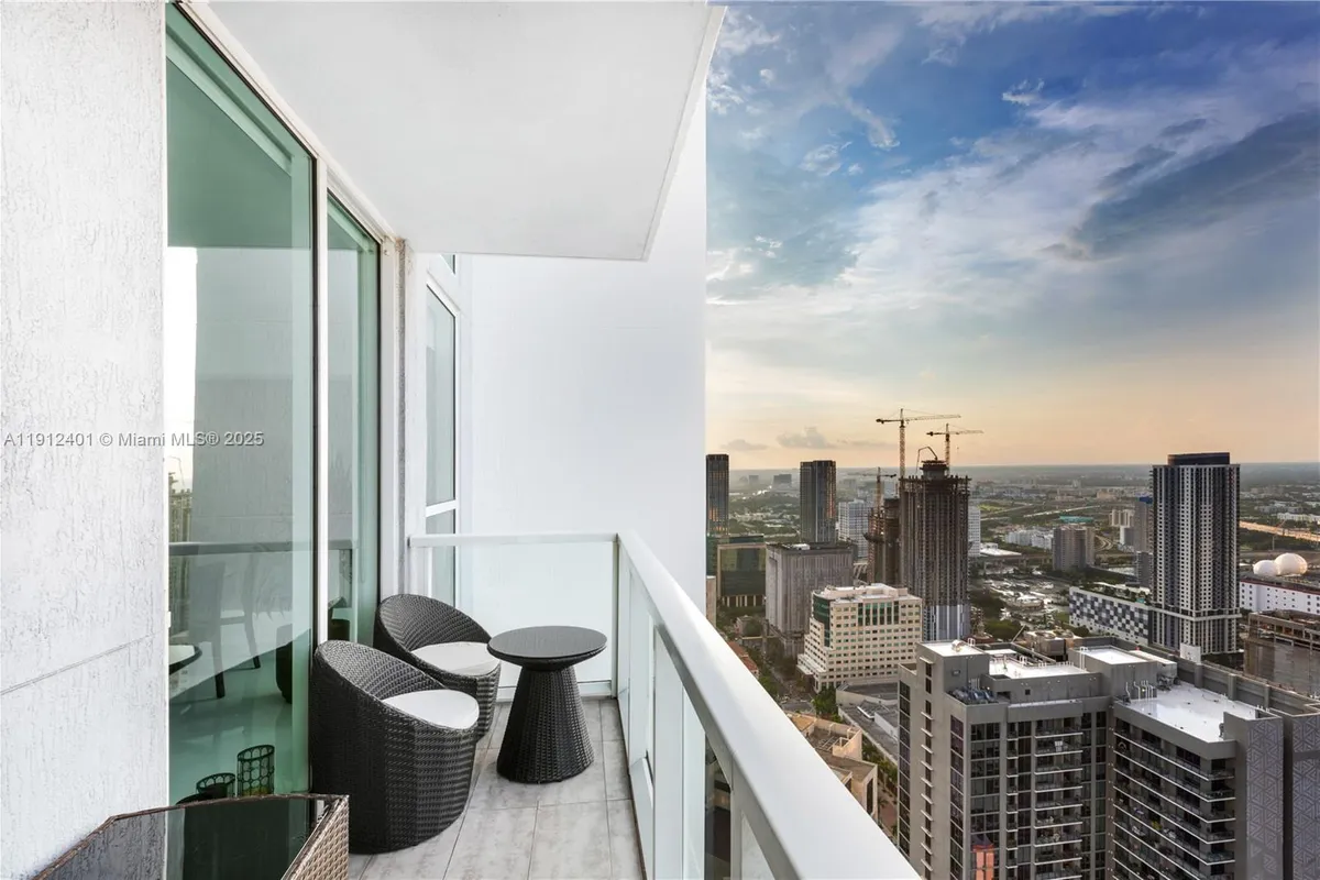 244 Biscayne Blvd # 4604, Miami FL 33132