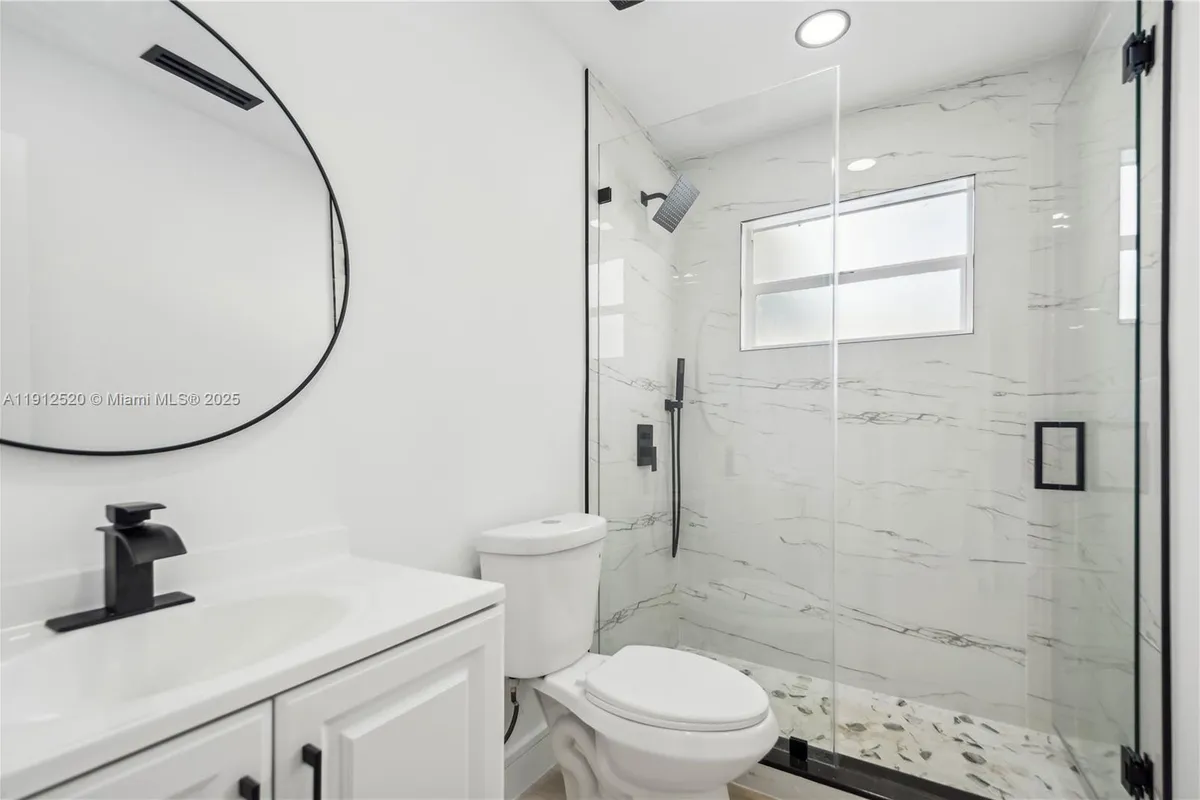 6541 NW 5th St, Margate FL 33063