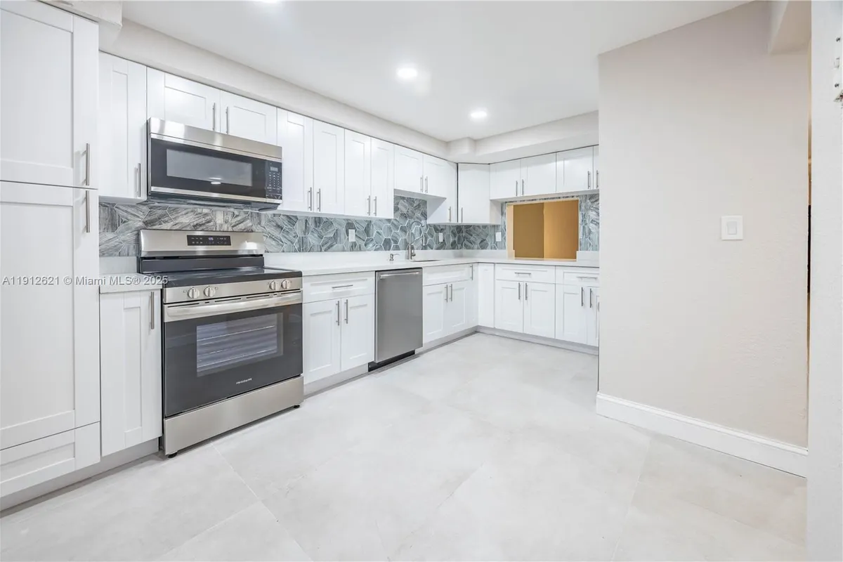 6563 Racquet Club Dr # 124, Lauderhill FL 33319