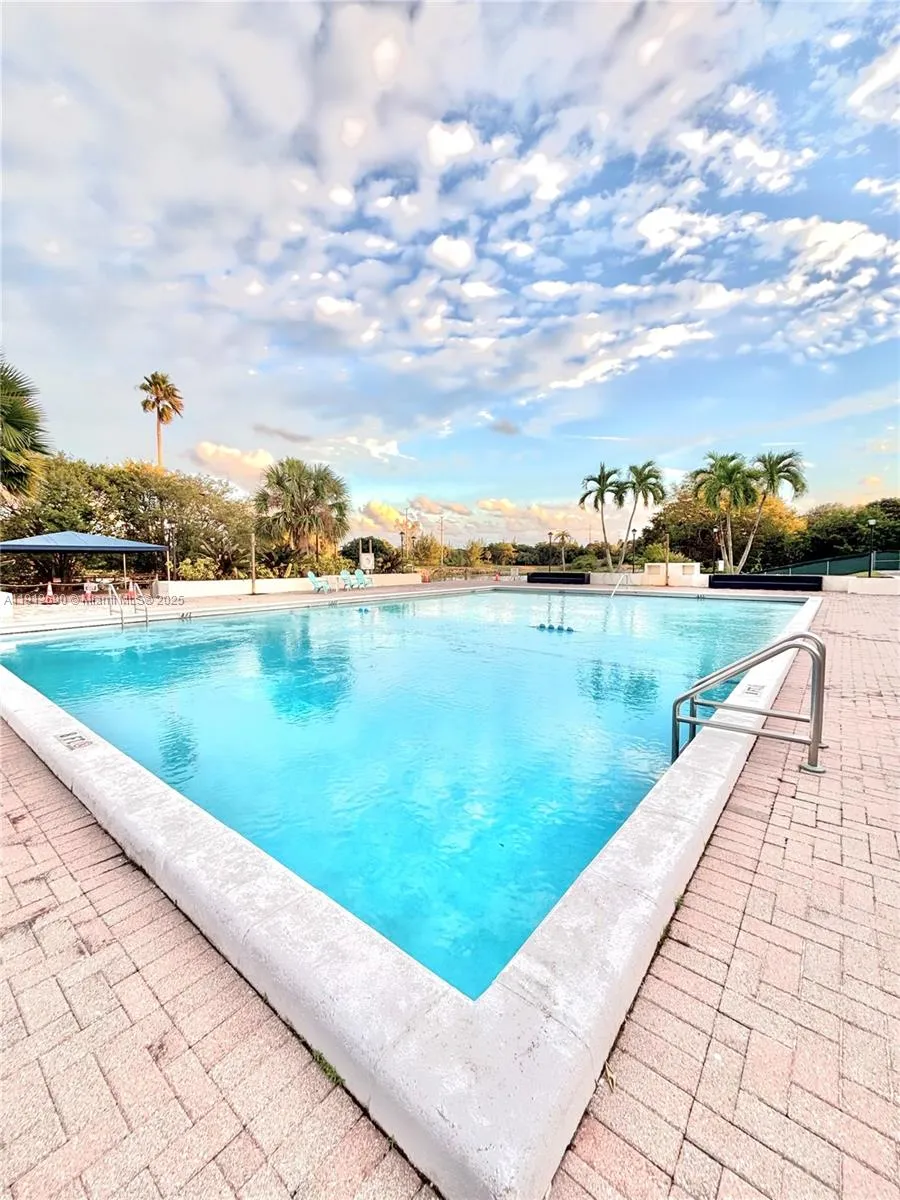 4160 Inverrary Dr # 204, Lauderhill FL 33319